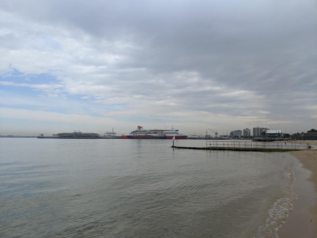 Staycentral - Spacious Seaviews Port Ville de Melbourne Extérieur photo